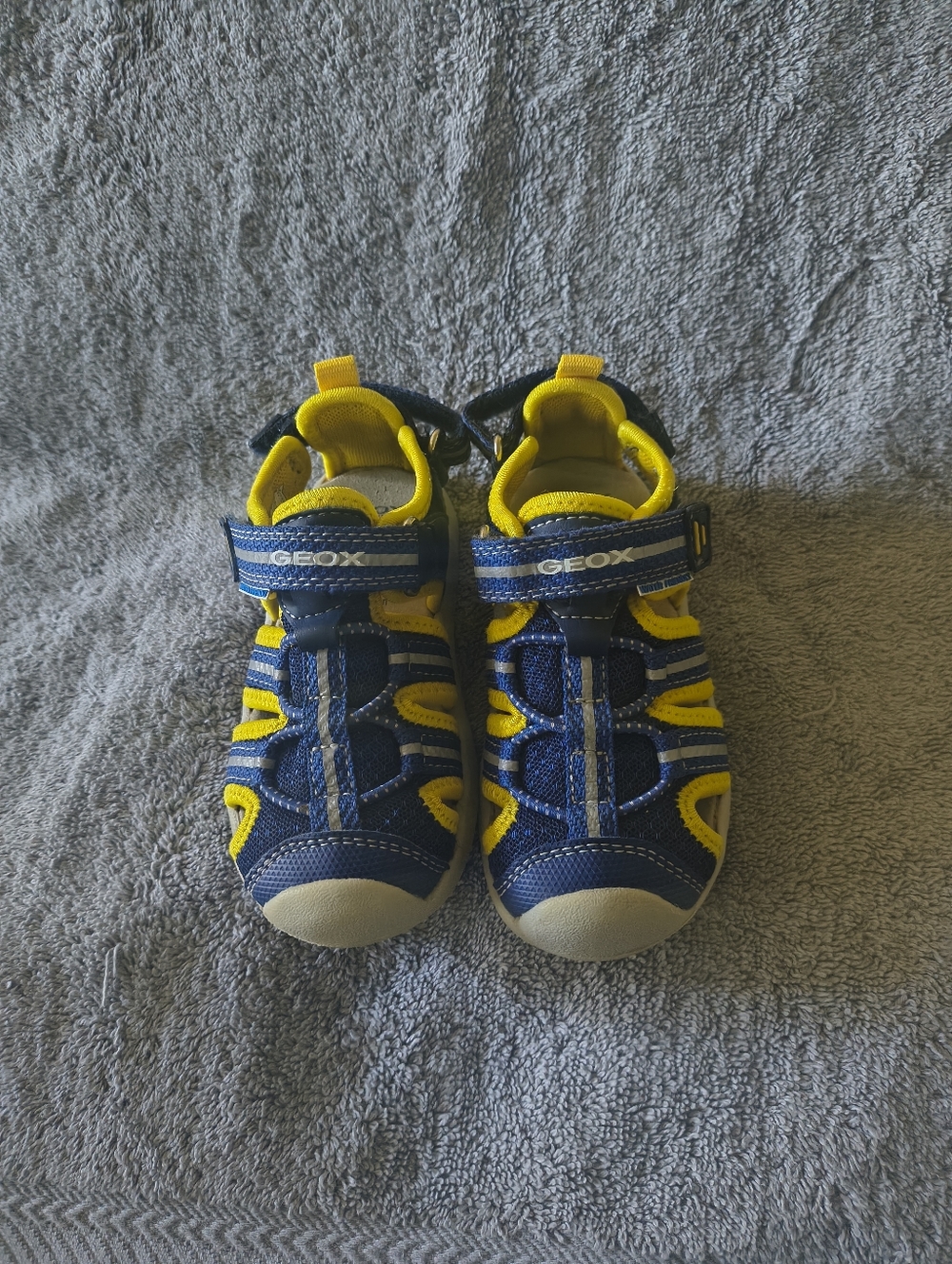 Geox Kids Respria Navy and Yellow Water Friendly Closed-Toe Sandals Sz 25 US 8.5